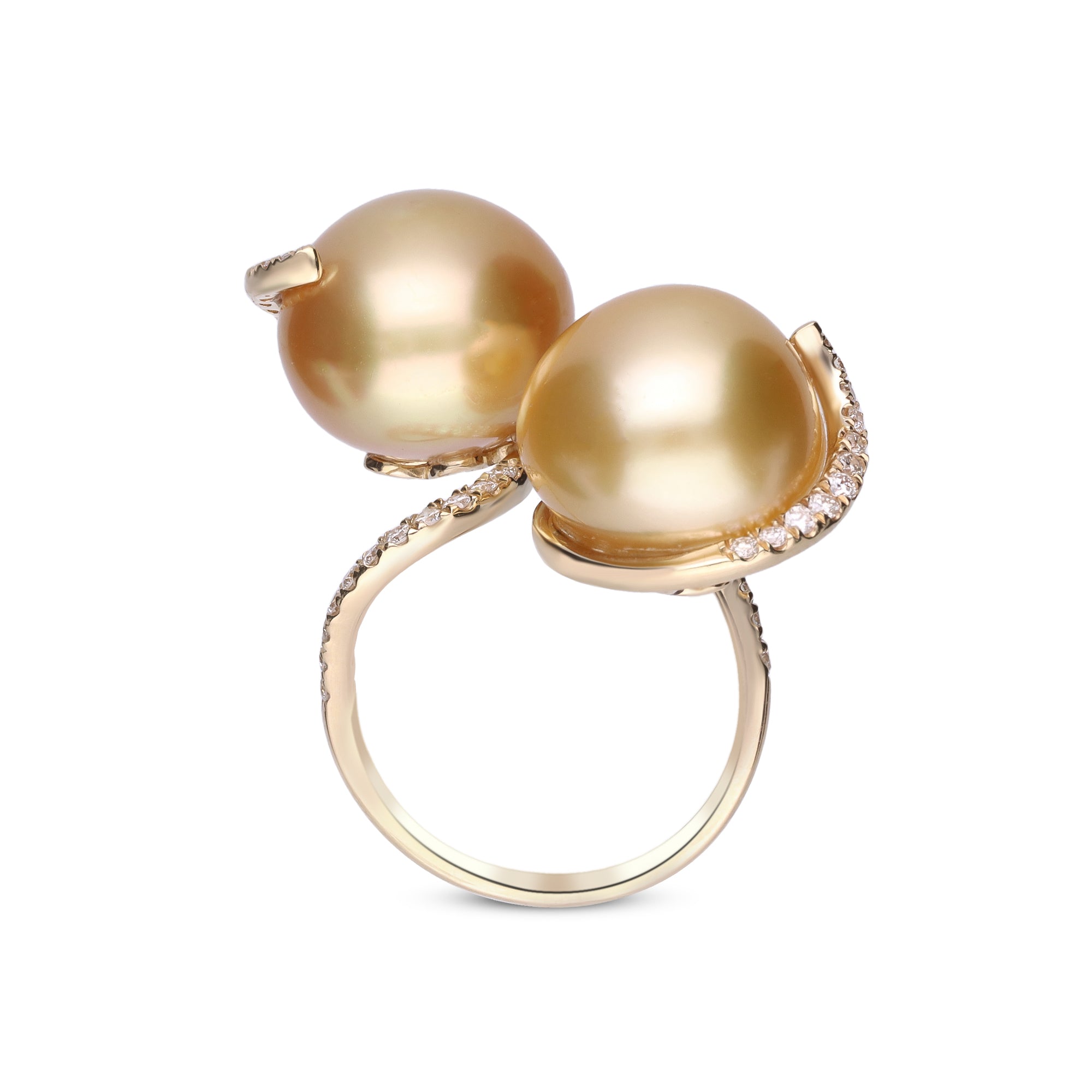 A Romance Born from the Sea – 14K Yellow Gold South Sea Pearl & Diamond Ring