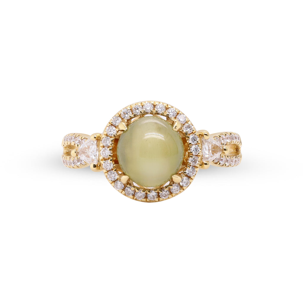 A Glimpse into the Enchantment of Love – 18K Yellow Gold Cat’s Eye Ring